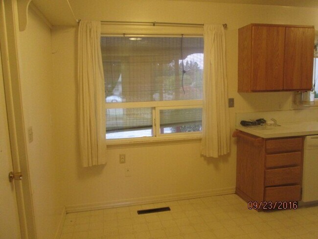 Foto del edificio - Wonderful 3 bedroom 2.5 bath home with lar...