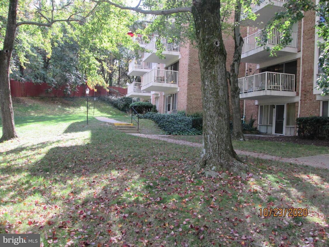 2523 Huntington Ave Unit 25, Alexandria, VA 22303 Condo for Rent in