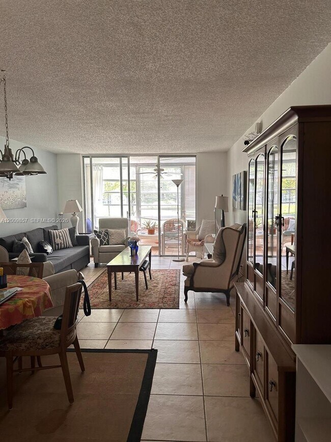 Foto del edificio - 3099 NW 48th Ave