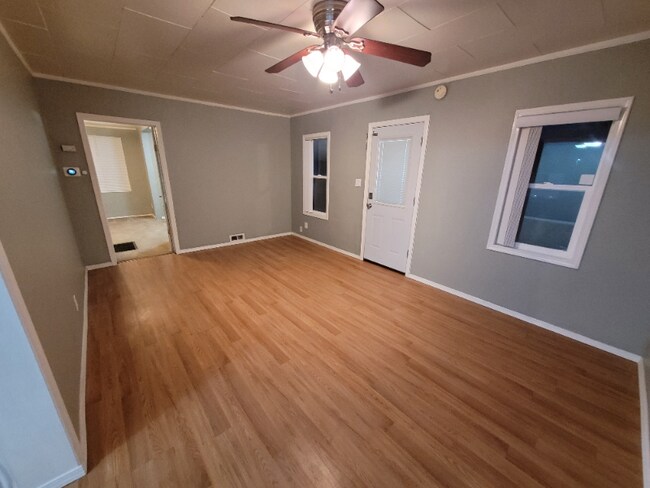 Building Photo - 1220 Billups St