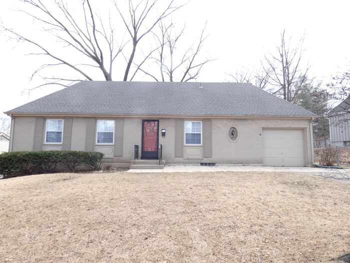 Primary Photo - Beautiful Home In North Kansas City School...
