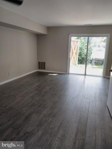 Building Photo - 305 Sweet Briar Ct