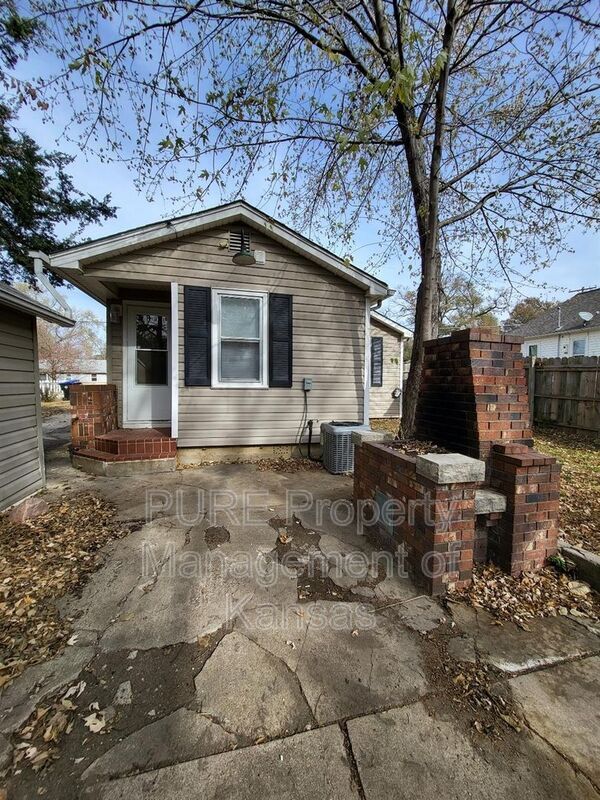 Building Photo - 1809 SE 25th St