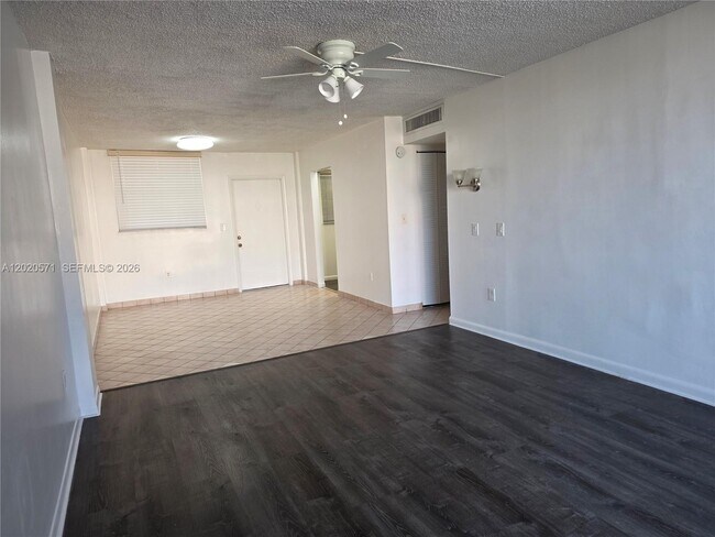 Foto del edificio - 14150 SW 84th St