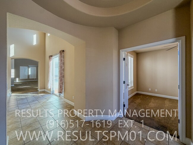 Building Photo - Elegance and spacious Mini Mansion