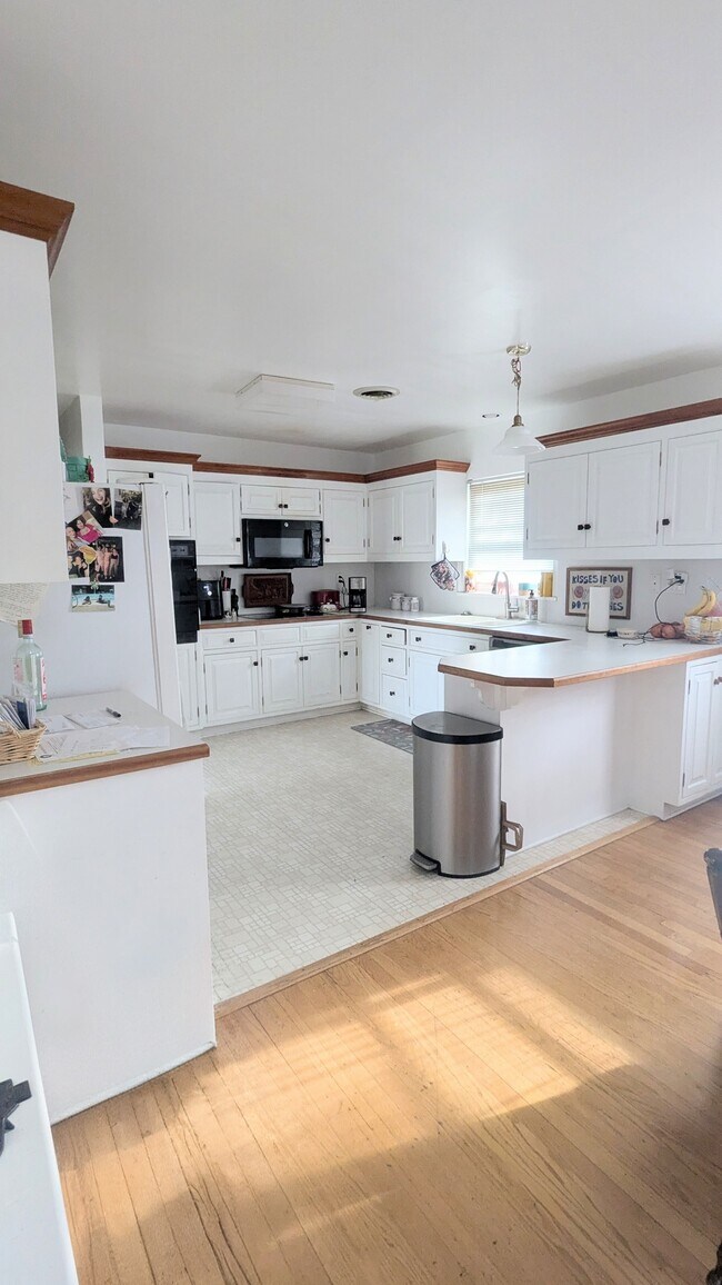 Foto del edificio - 2343 Penrose Dr