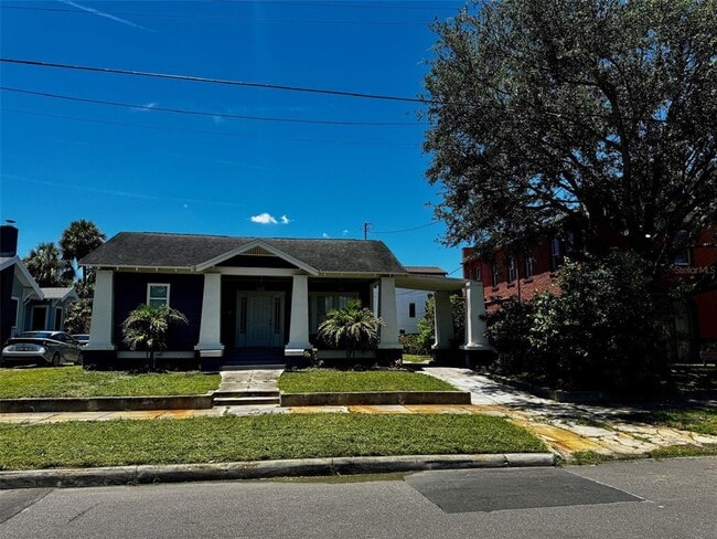 Building Photo - 403 S Albany Ave