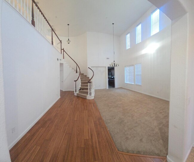 Foto del edificio - 1457 Paradise Ln