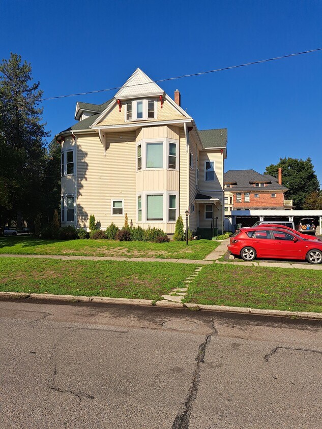 176 S Chestnut St Unit 1, Spokane, WA 99201 Room for Rent in Spokane