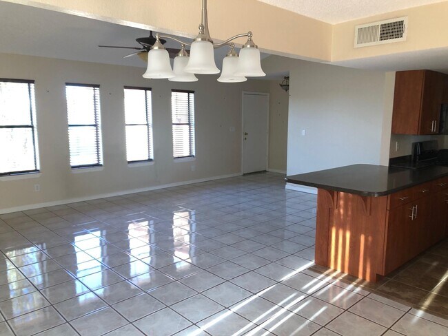 Foto del edificio - 230 Stern Dr