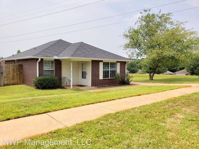 Building Photo - 2 br, 1.5 bath House - 417 Redbud Circle