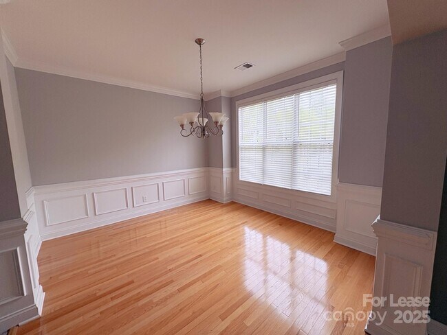 Building Photo - 108 Avaclaire Way