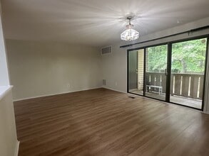 Building Photo - 1511 Woodhollow Dr