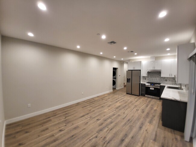 Building Photo - 10941 Nettleton St