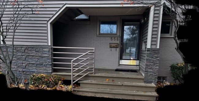 Foto del edificio - 556 Bloomfield Ct