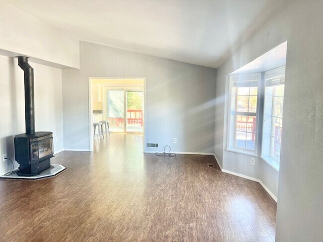 Building Photo - Serene & Spacious 4 bedroom on An Acre of ...