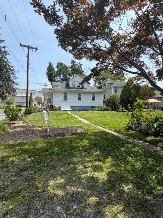 Building Photo - 247 Belvidere Ave