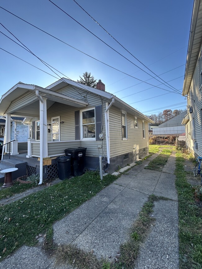 Building Photo - 211 Schaum Ave