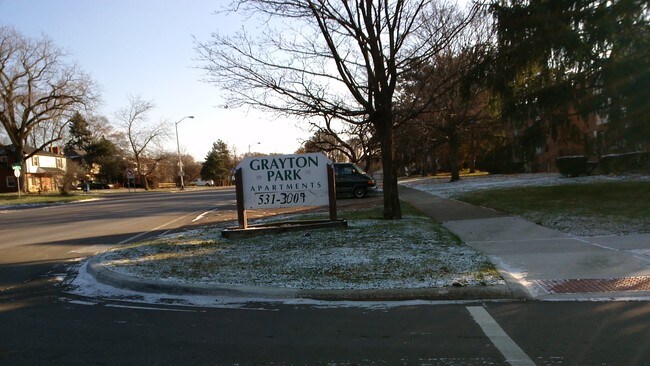 Foto del edificio - 12651 Outer Dr W