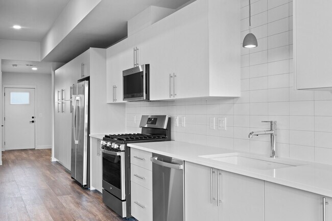 Building Photo - 4004 Banister Ln