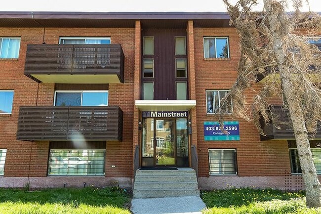 Building Photo - College 1127