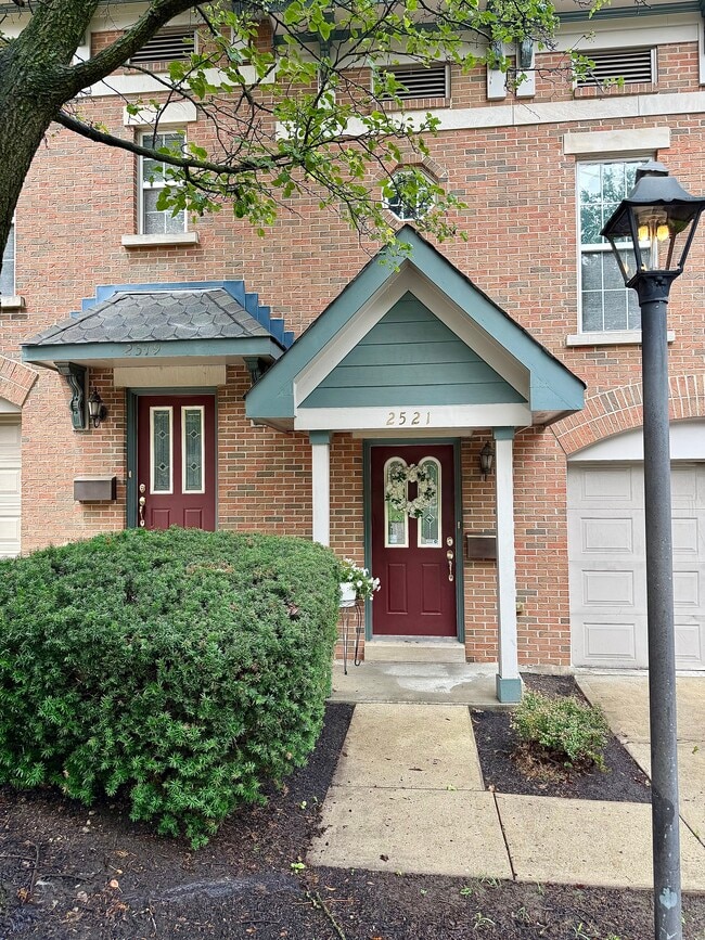 Building Photo - 2521 Ravine St