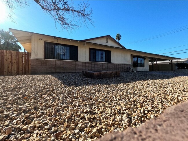 Building Photo - 604 Bonita Ave