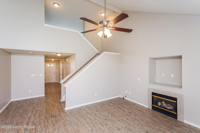 Foto del edificio - 6607 Hunters Creek Blvd