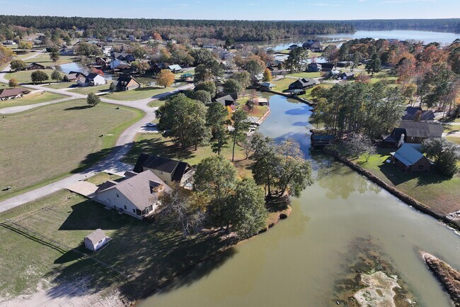 Foto del edificio - 14 Wildwood Lake Dr
