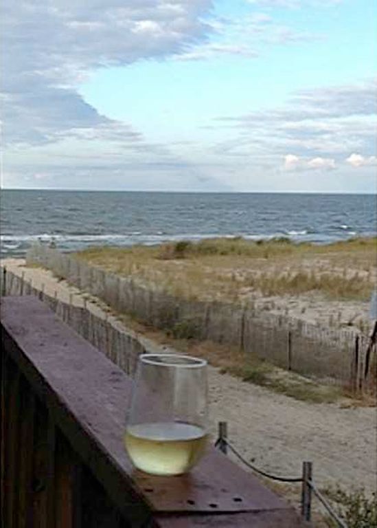 Cheers! - 1140 E Ocean View Ave