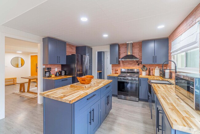 Foto del edificio - 2903 Pinewood Dr