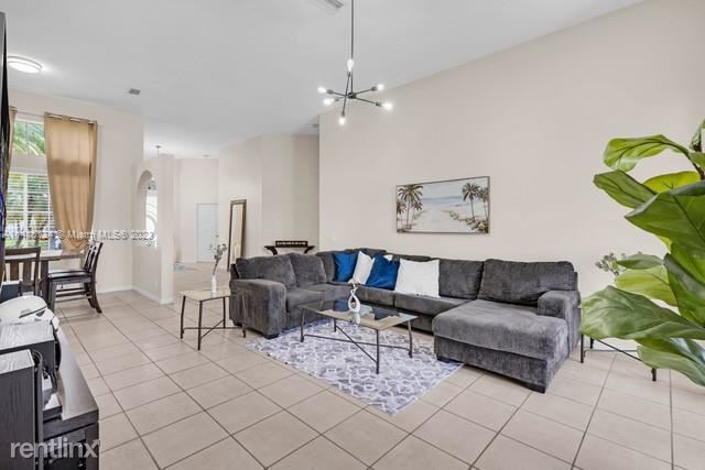 Foto del edificio - 5 br, 3.5 bath House - 646 Heritage Dr