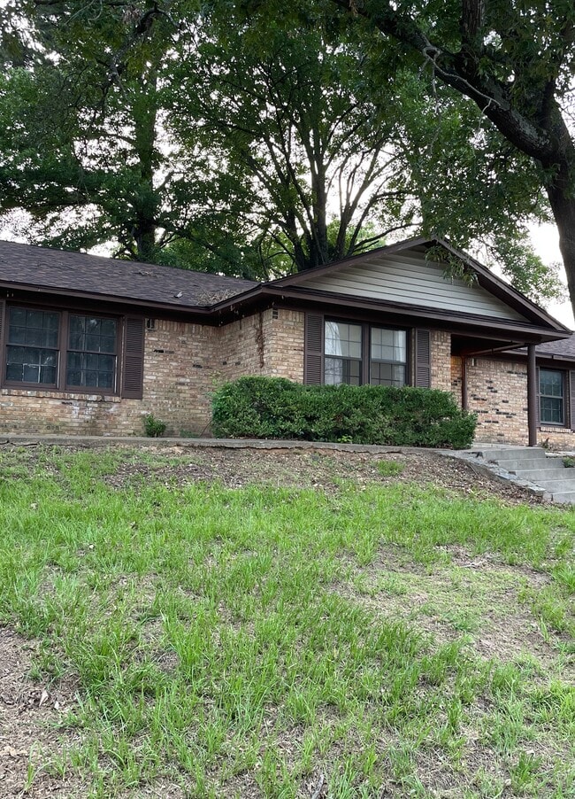 Building Photo - 3337 Paluxy Dr