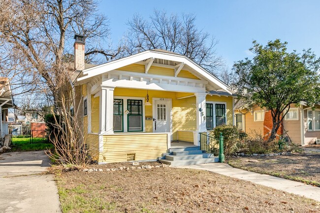 Building Photo - CHARMING TOBIN HILL COTTAGE