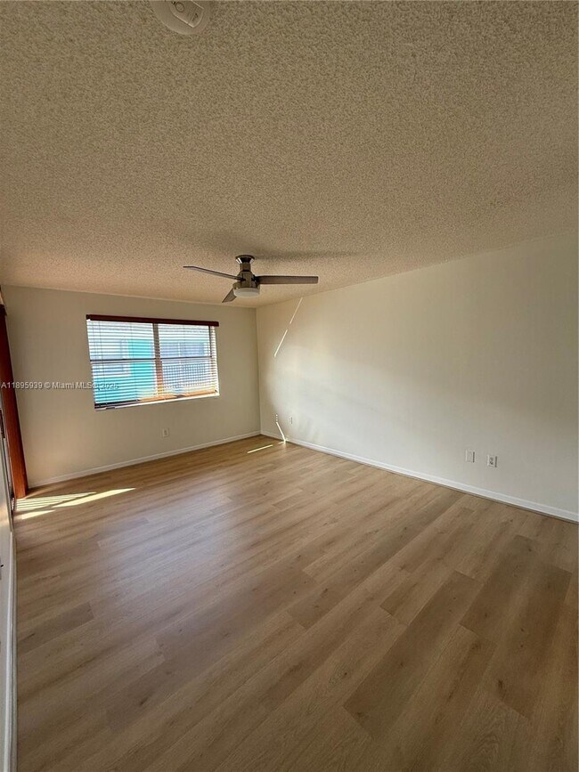 Foto del edificio - 2646 SE 19th Ct