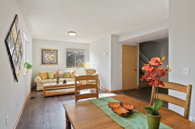 Foto del edificio - 619-625 Snelling Ave N