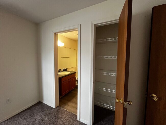 Foto del edificio - 155 Arbor Glen Dr