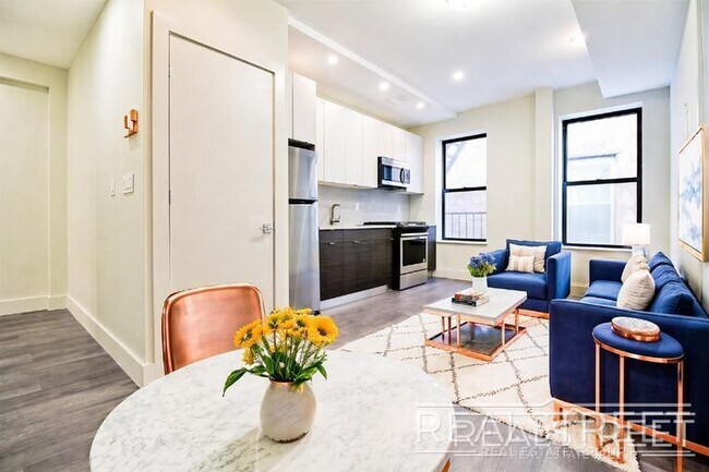 Building Photo - Gorgeous Spacious 3 Bedroom in Prime Crown Heights