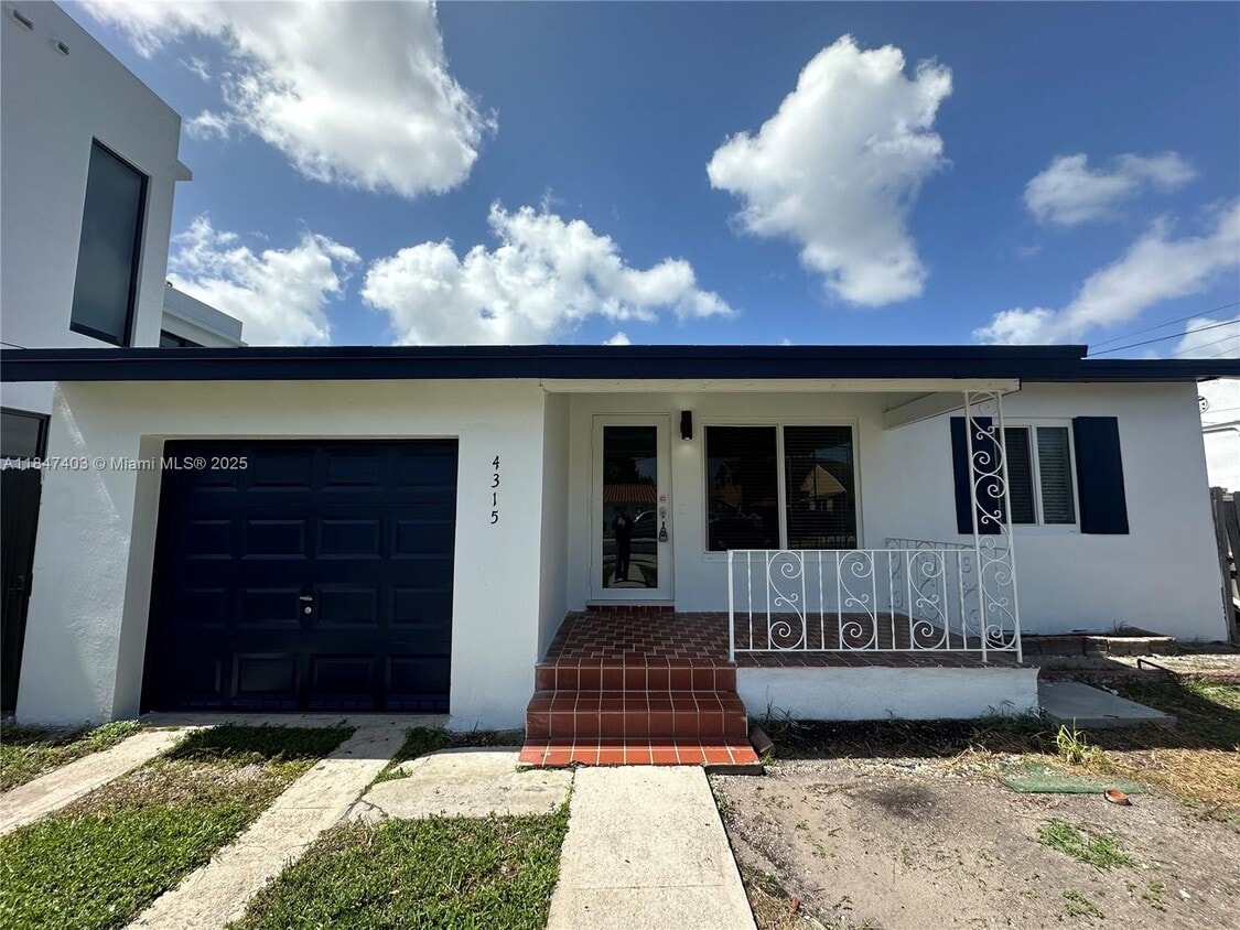 Foto principal - 4315 SW 9th Terrace
