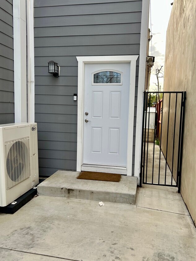 Primary Photo - 226 N Lincoln Ave