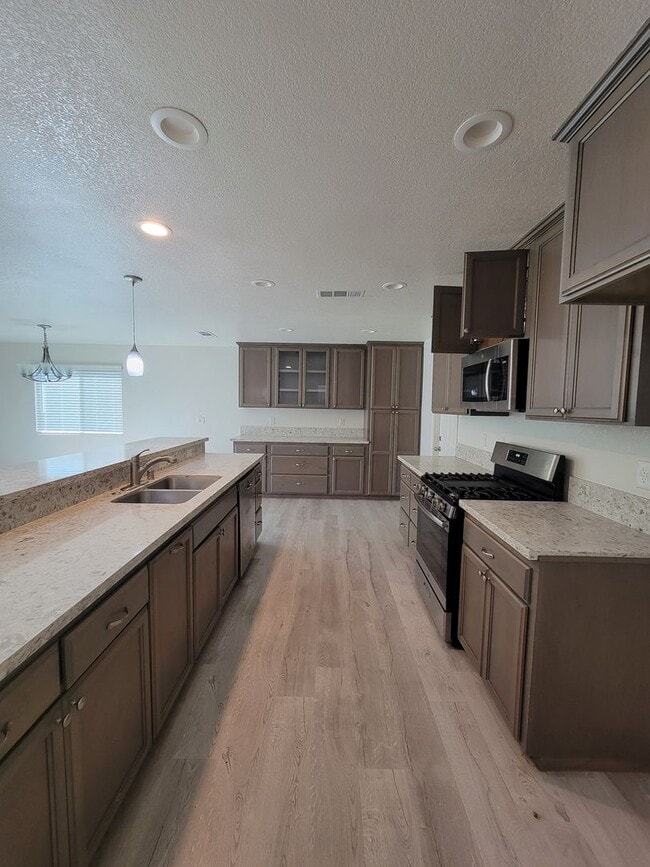 Foto del edificio - Beautiful 3 Bedroom 2 Bathroom Home in SW Visalia!