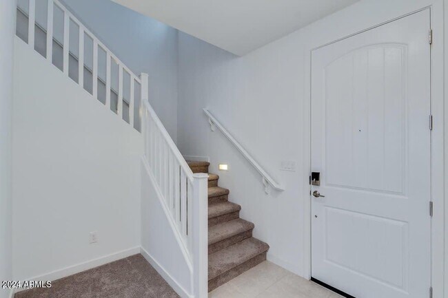 Building Photo - 1168 E Sabino Dr