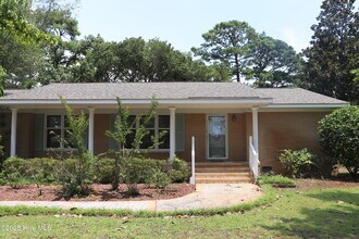 Building Photo - 207 Gemini Ct
