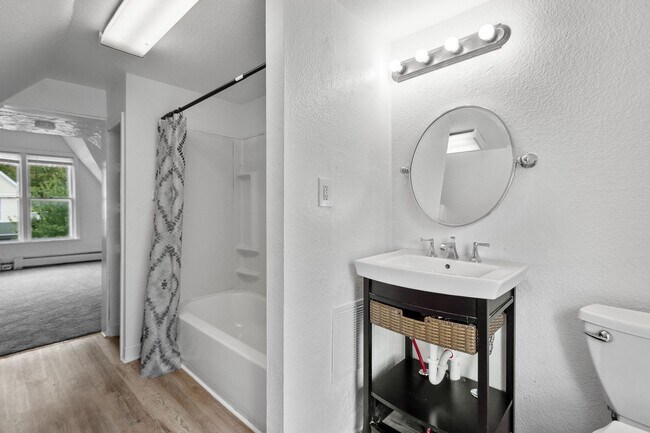 Foto del edificio - SECURE your spot TODAY and ENJOY $100 OFF ...