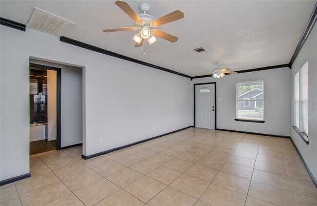 Foto del edificio - 5319 Bell St