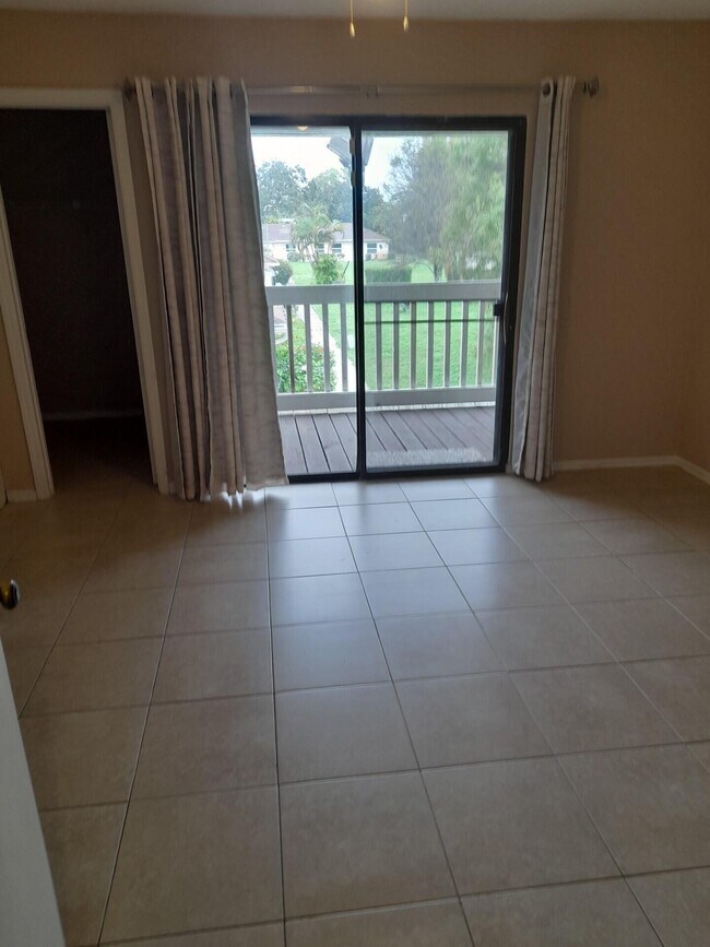 Foto del edificio - 5310 Elmhurst Rd