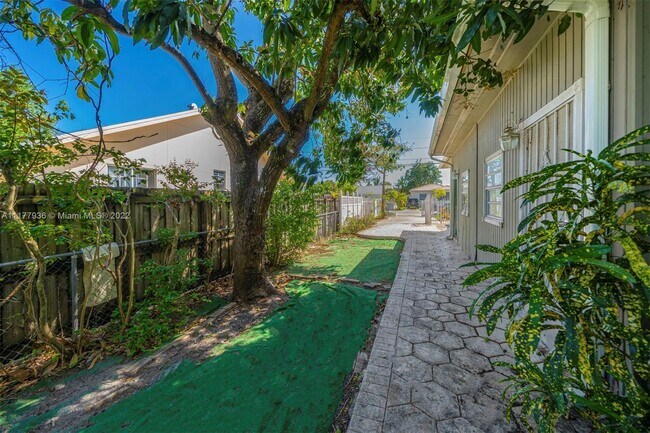 Foto del edificio - 3123 SW 25th Ter