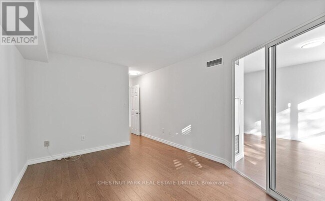 Building Photo - 225 Davenport Rd