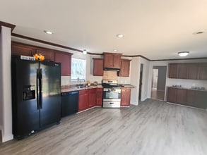 Building Photo - 92 Deerwood Park