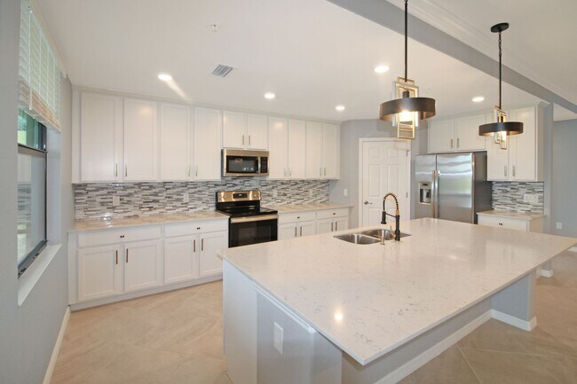 Building Photo - Sarasota National Annual Condo for Rent